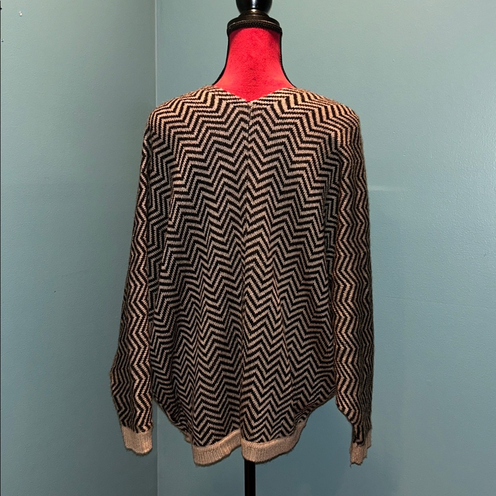 A+Ro Black and Tan Chevron Patterned Cardigan Size Small - Picture 7 of 16